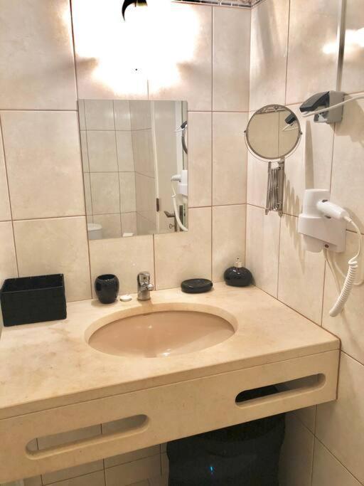 Lovely 1 Bedrom Apartment *